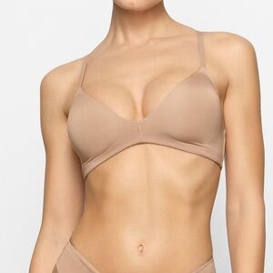 Skims wireless‎ foam T shirt bra size 40DD Color clay